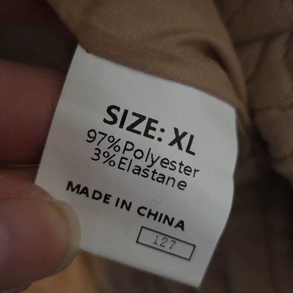 Womens NWOT quilted jacket In Pretty Taupe Color, Zip Closure - Picture 2 of 2